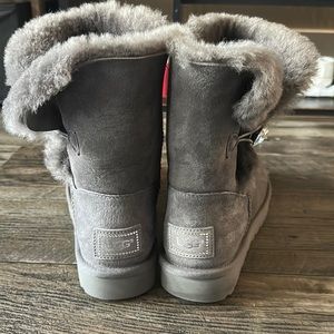 UGG Bailey Button bling